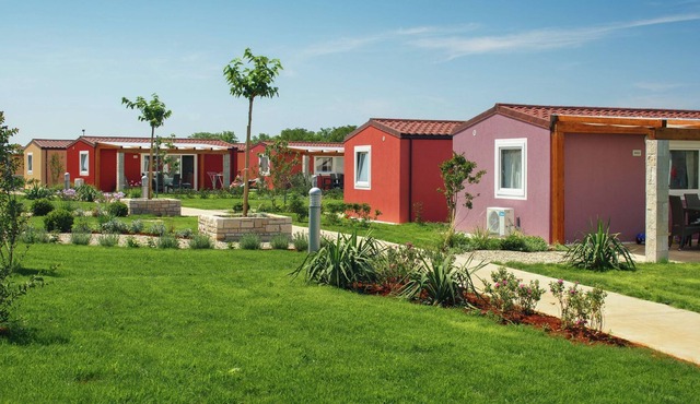 Comfortable chalet with 2 bathrooms and WiFi, 8 km from Umag