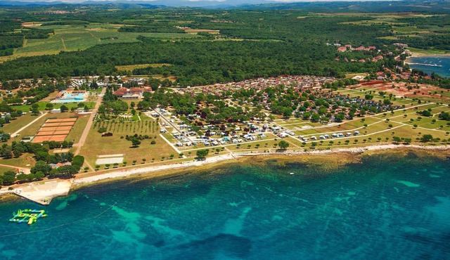 Comfortable chalet with a porch and furniture, 8km from Umag