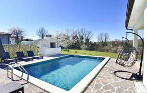 Comfortable holiday home with pool in Buroli