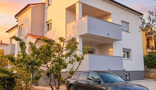 Comfortable holiday house with apartments/Comfortable lovely apartment with patio and grill/A2 in Pula