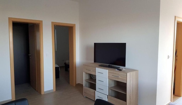 Contemporary Apartment in Neviđane near Sea