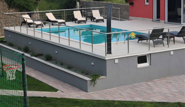 Cool 3-bedroom house with AC in charming Praputnjak