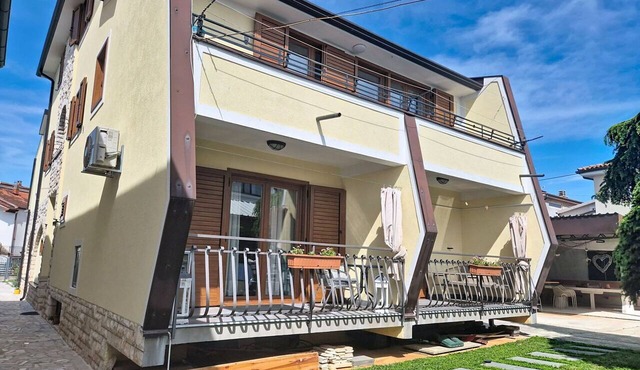 Cosy apartment for 2 guests with WIFI, A/C, TV, terrace and pets allowed