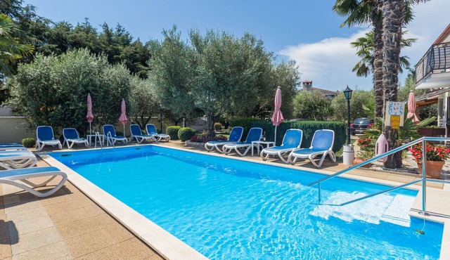 Cosy apartment for 3 guests with pool, A/C, WIFI, TV, terrace and pets allowed