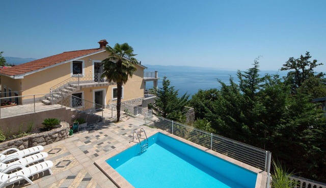 Cosy apartment for 4 people with pool, WIFI, A/C, TV, terrace and pets allowed