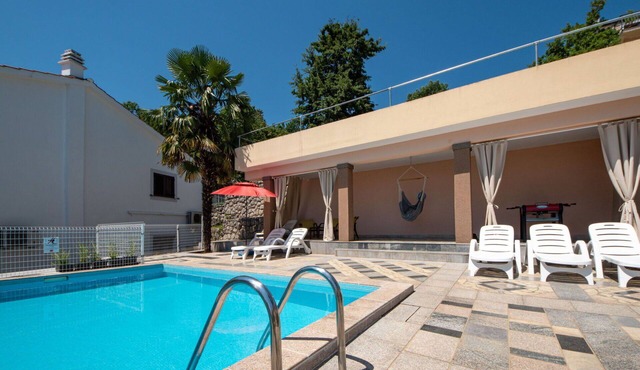 Cosy apartment for 4 people with A/C, pool, WIFI, TV, terrace and pets allowed
