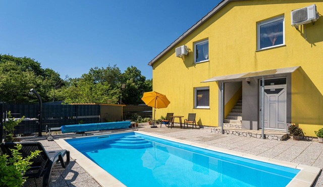 Cosy apartment for 4 people with pool, WIFI, terrace and pets allowed