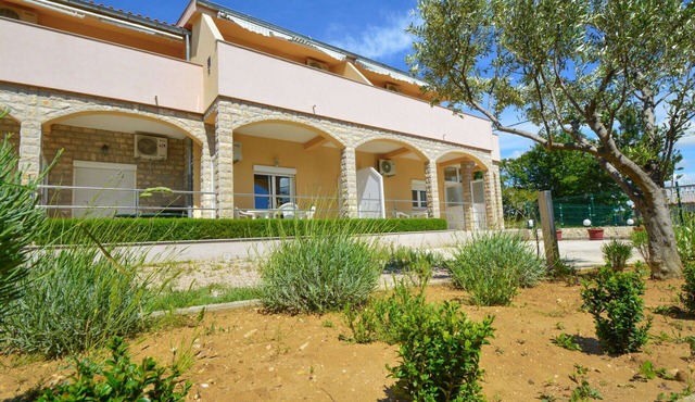 Cosy apartment for 4 people with A/C, WIFI, TV and terrace