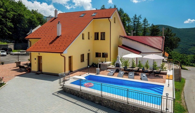 Cosy apartment for 4 people with pool, WIFI, TV, terrace and pets allowed