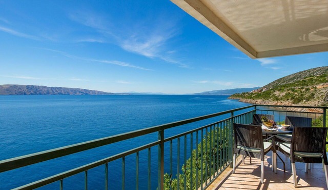 Cosy apartment for 5 guests with pool, A/C, WIFI, TV, terrace and pets allowed