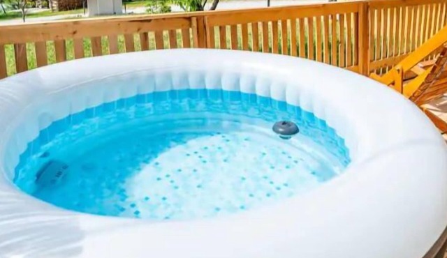 Cosy chalet Odyssey with private hot tub in Škofja Loka