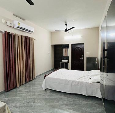 Cosy Stays, 2 Adjacent Apartments in Irinjalakuda in Irinjālakuda