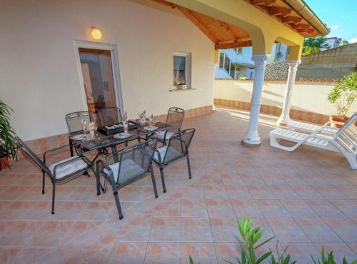 Cottage in Croatia near Beach & Town Centre