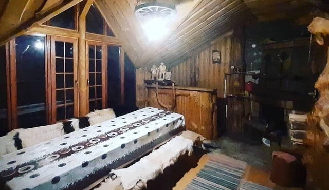 Cottage în the middle of forest for 11 people in Comandău