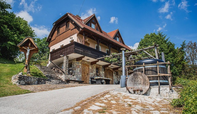 Countryside Villa with Kirami Hot Tub in Koprivnica