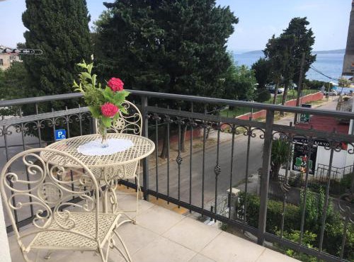 Courtyard seafront house