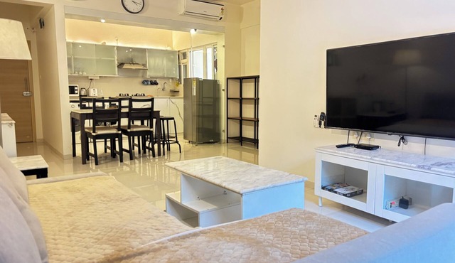 Cozy 2-bedroom apartment with AC & Dryer near Dabolim airport in Dabolim