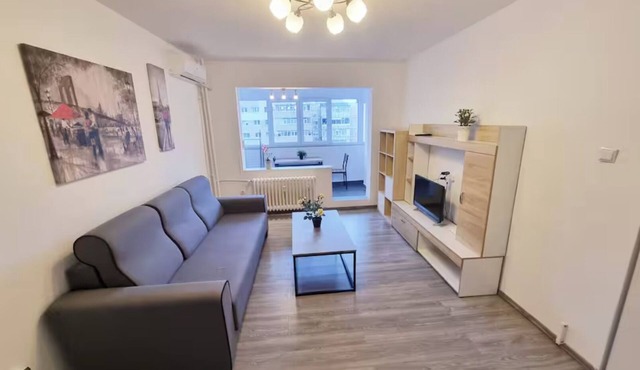 Cozy 2-Room Apartment, Steps away from subway! in București