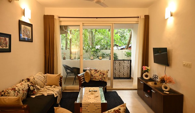 Cozy 2bhk apartment with pool in North goa in Siolim