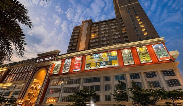 Cozy and luxurious studio apartment with balcony in adorable Greater Noida. in Greater Noida