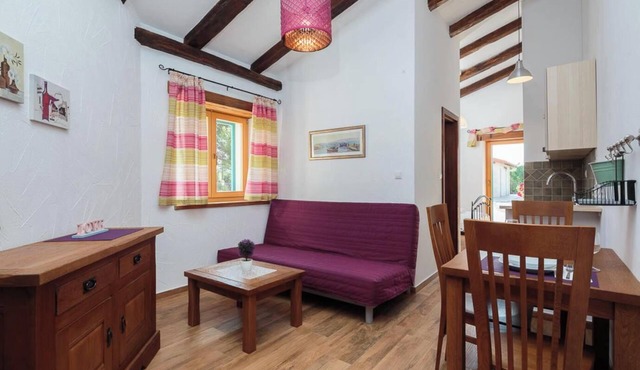Cozy Apartment with Pool in the Heart of Dalmatian Countryside