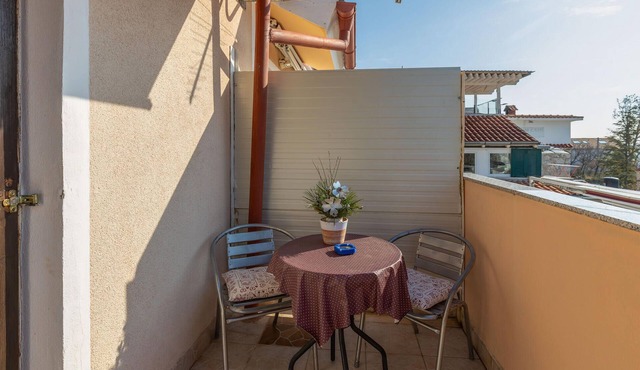Cozy apartment in Jadranovo with WiFi