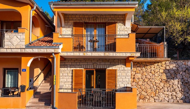 Cozy apartment in Modric with WiFi
