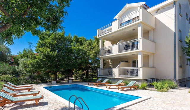 Cozy apartment in Pinezici with swimming pool