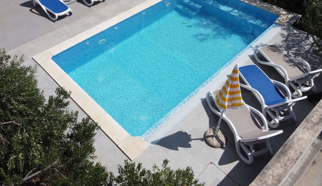 Cozy apartment with a swimming pool