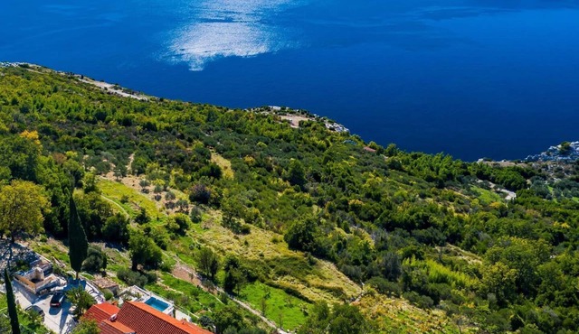 Cozy Coastal Retreat in Dubravica
