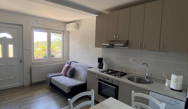 Cozy Countryside Apartment in Bristane