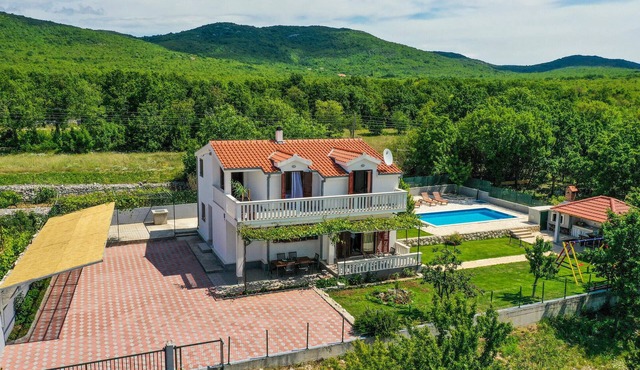 Cozy home in Blato Na Cetini