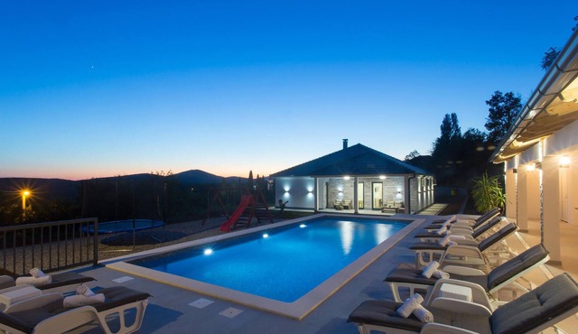 Cozy home in Caporice with WiFi
