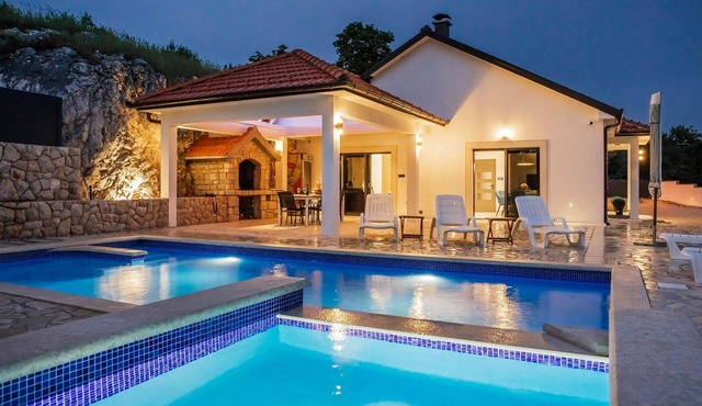 Cozy home in Gornji Prolosac
