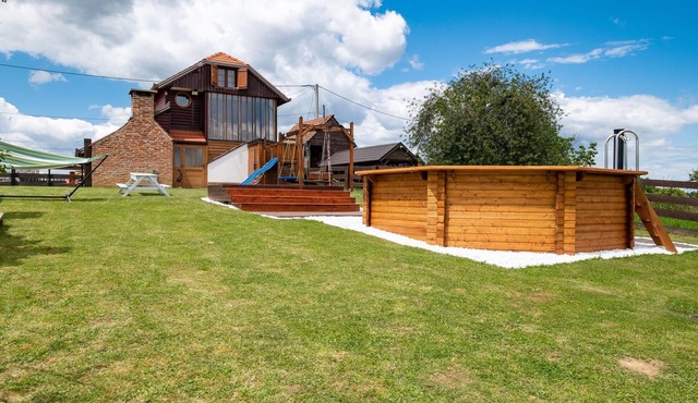 Cozy home in Klostar Ivanic with sauna