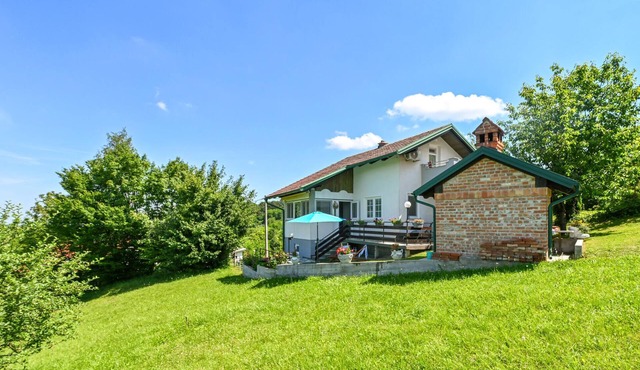Cozy home in Martinkovec with WiFi