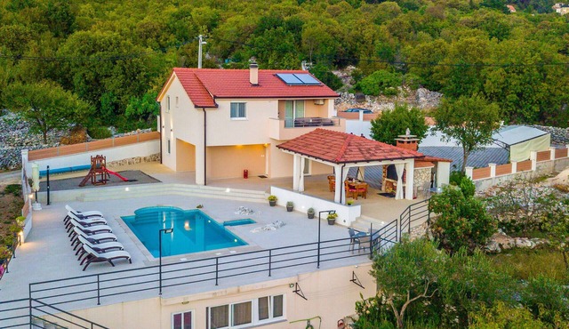 Cozy home in Nova Sela