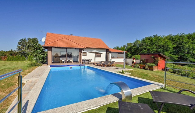 Cozy home in Plesivica with sauna