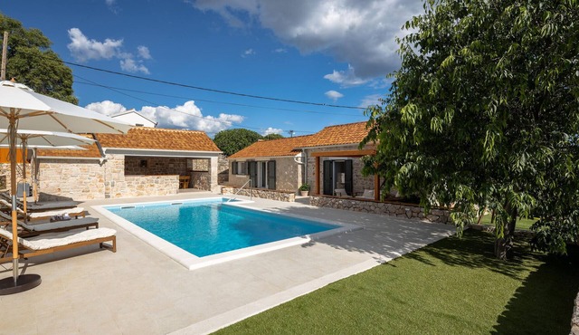 Cozy home in Primosten