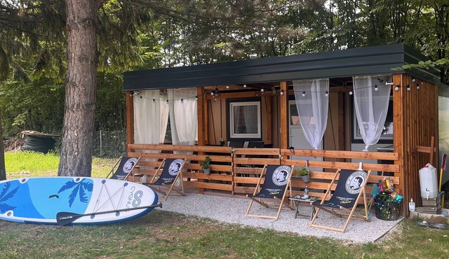 Cozy mini mobile home by the lake in Velenje - for families and pets in Velenje