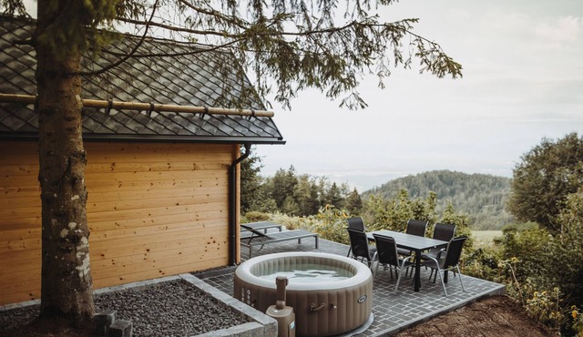 Cozy place with Sauna and Jacuzzi in Cerklje na Gorenjskem