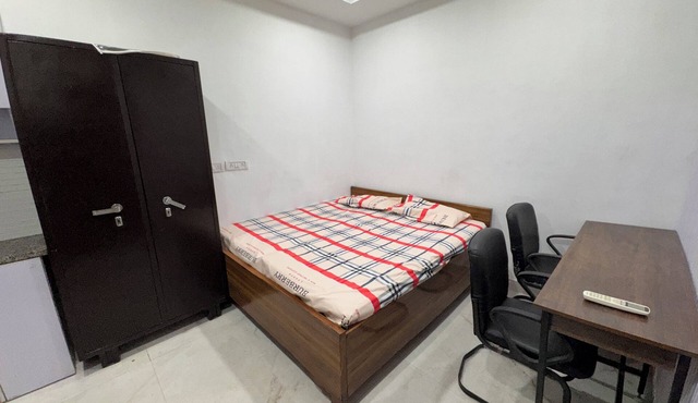 Cozy studio in tranquil New Delhi with AC in New Delhi
