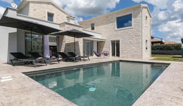 Cozy Villa Lavanda with a pool in Nova Vas