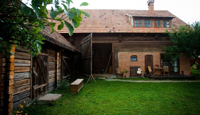 Delightful 3+1 room barn with indoor fireplace and activity garden. in Csíkdelne