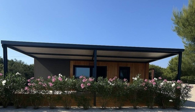 Deluxe holiday home with sea view and whirlpool