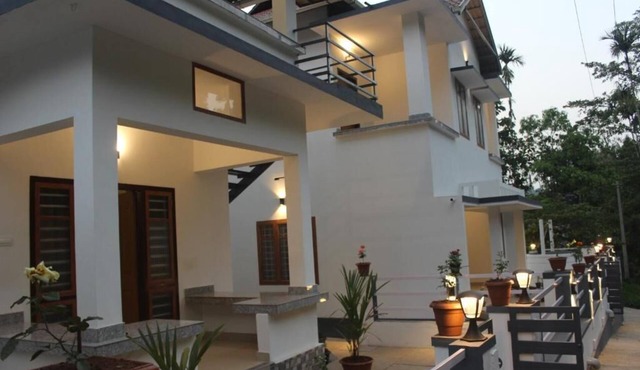 Deluxe Room with Balcony in Vythiri