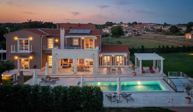 Design Villa Terra* with 48m² pool, hot tub, golf court, fitness & spa house
