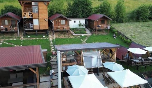 Dragon Tent Bos pyramid glamping in Visoko
