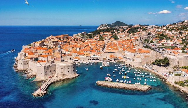 Dubrovnik Delight: A Sun-Kissed Sailing Experience in Komolac