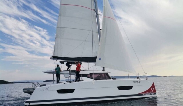 Dubrovnik Delight: A Sun-Kissed Sailing Experience in Komolac